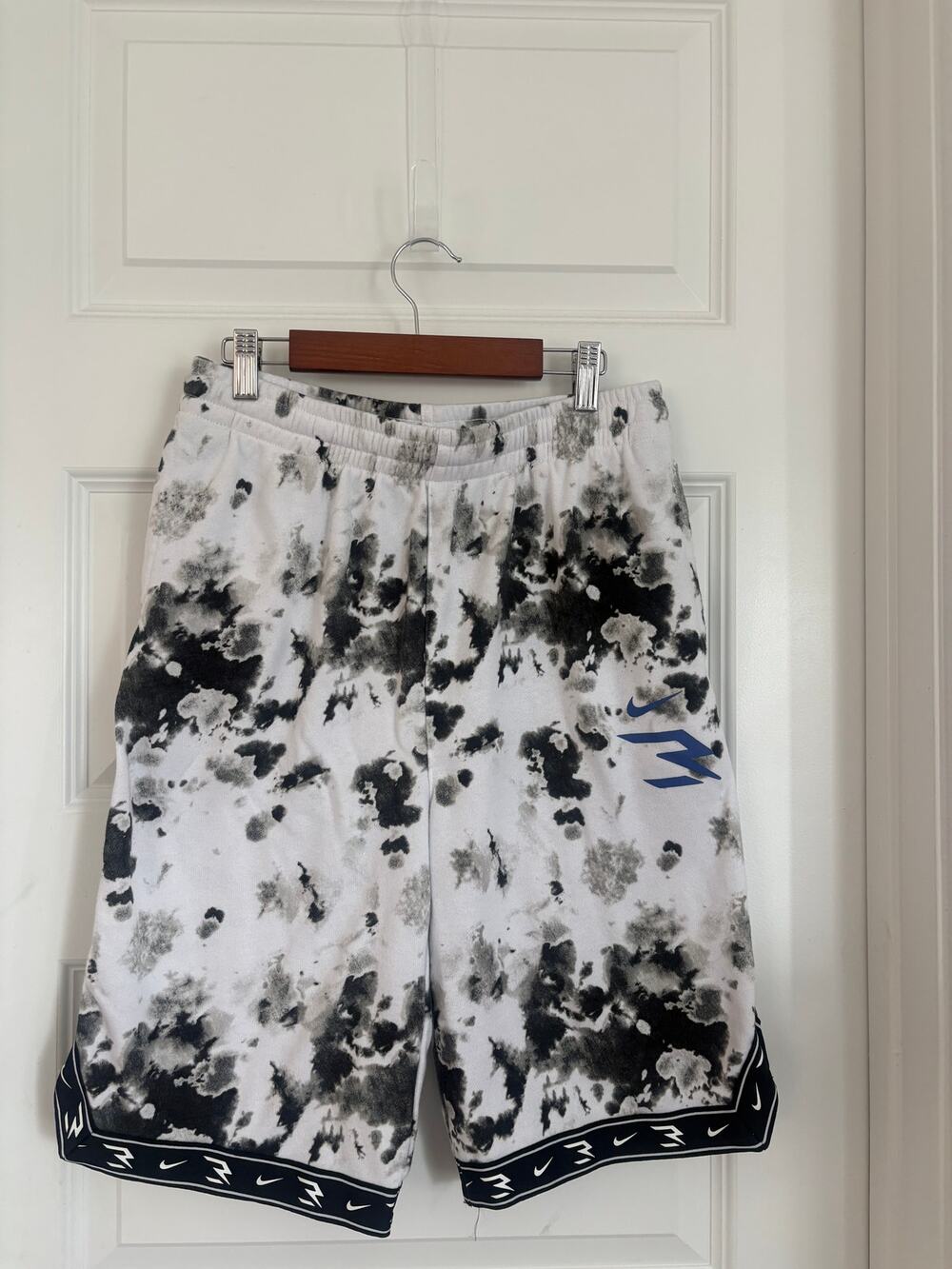 Nike Boys XL Dri-FIT Basketball Shorts Tie Dye Black White Blue